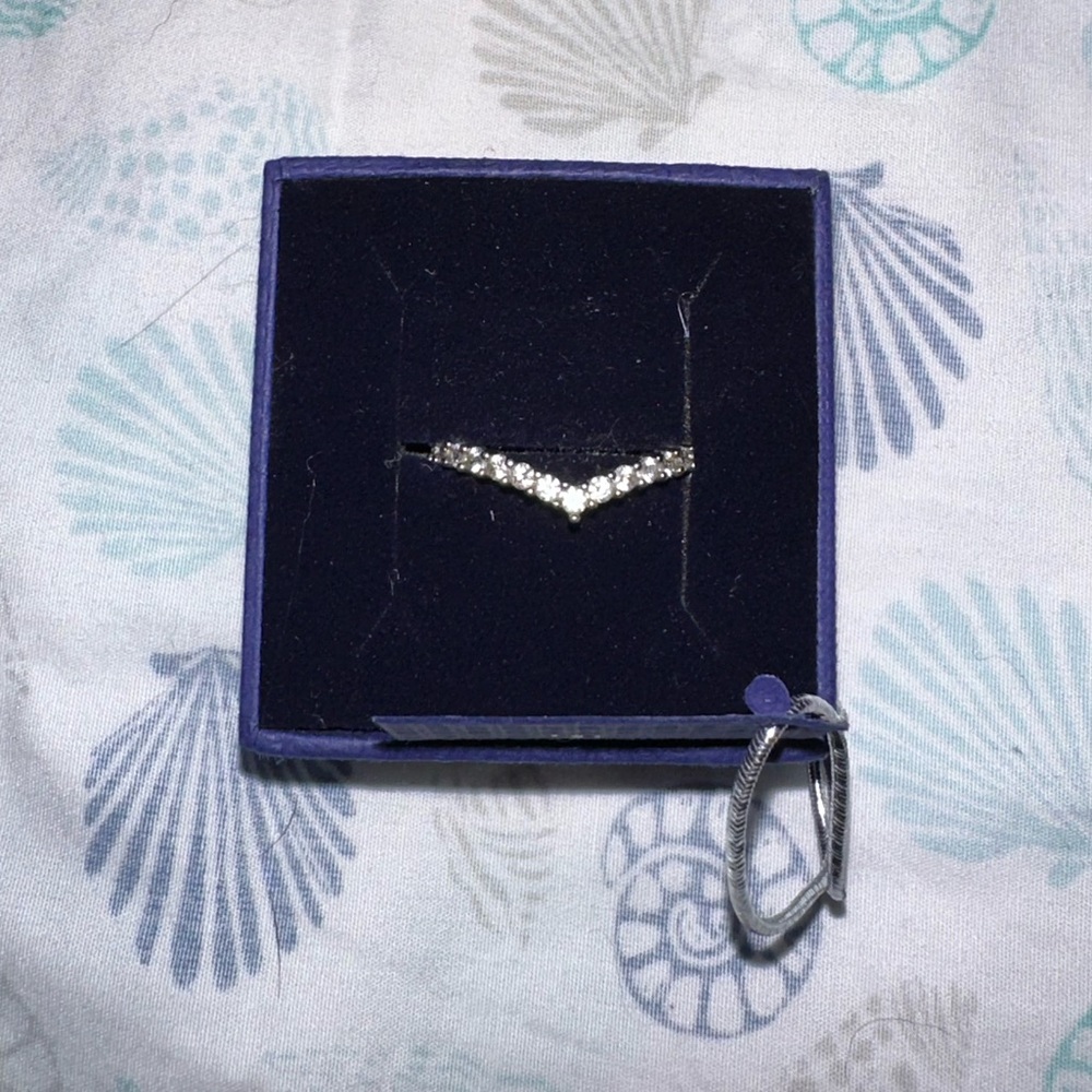 Swarovski V Ring